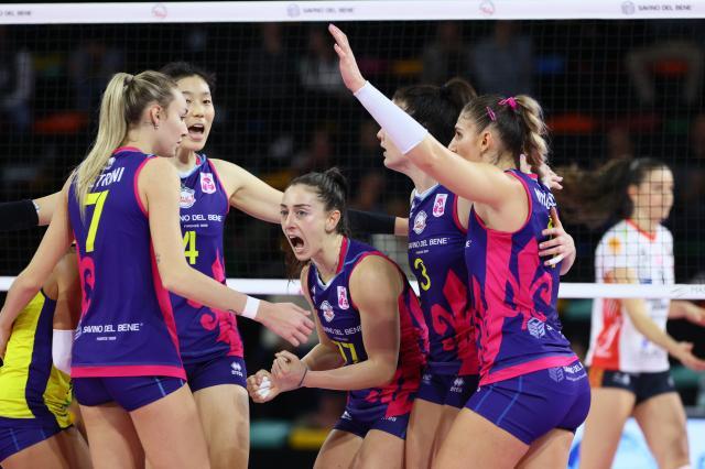 斯坎迪奇取欧联杯开门红 朱婷进攻零失误砍22分