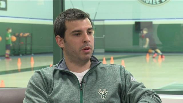 JRS直播-全美多州疫苗供不应求 雄鹿副总裁火速接种引质疑